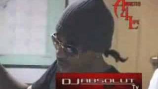 max b lip sing