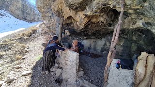 Cold winter:trying tosurvive in the snowy mountainsbaking traditionalbread andrebuilding the shelter