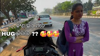 ମୁ ଆଜି ମଲି ବୋଧେ 😱😱😱 | ଅଜଣା ଝିଅସହ Hug Challenge on Public Demand | MotoVlog #motovlog #odiavlog