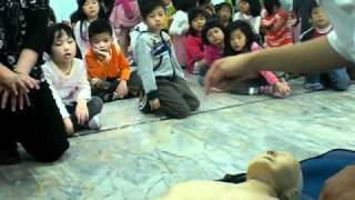 鳴遠幼稚園: 防災安全教育 1/2  (2011/4/15)