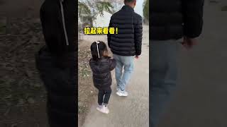 Dad is so stupid  it is so easy to pit his pocket money!# funny# cute baby# cute