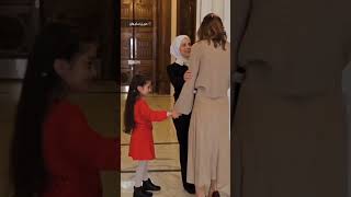 السيدة أسماء الأسد تستقبل شام البكور بطلة تحدي القراءة العربي ووالدتها 🇸🇾