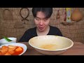 뼈해장국 소주한잔. 뼈 사이사이 쭉~쭉~ 발라 먹는 재미가 쏠쏠합니다. bone hangover soup kimchi korean food asmr mukbang.