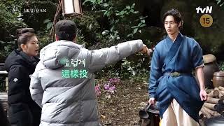 [中字幕]《還魂》EP5 張煜和無德在斷響谷的幕後花絮 | 庭沼珉的飛刀練習 | 李宰旭不停爆笑