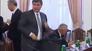 Яценюк требует за две недели сформировать власть на ...