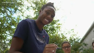 Olympic medalist Natalie Hinds speaks to young swimmers at COM Aquatics