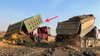 Wow😱 Dump Truck Stuck Unloading Fail ឡានដឹកដីជាប់ផុងប៉ែនផ្អៀង​