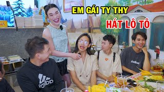 Ty Thy phỏng vấn Đoàn Lô tô Sinh viên của em gái Bé Tám - Ty Thy Vlog Gỏi đu đủ