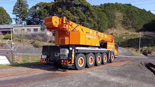 LIEBHERR  120トンが現場に入って来た