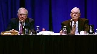 Warren Buffett predicting the housing market crash (2006 Berkshire annual meeting)