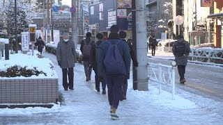 首都圏積雪、事故や通行止め   一夜明け、都心は氷点下