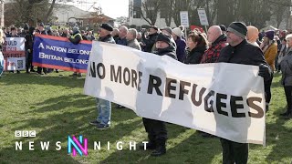 Far-right nationalists protest against housing refugees in Skegness hotels - BBC Newsnight