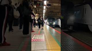 臨時特急あずさ　81号　新宿駅　入線！！E257系