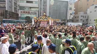 令和元年  　  浅草神社　例大祭（三社祭り）三之宮　本社神輿立派な町内渡御です。