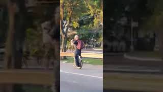 【セグウェイ交通事故】A man running on a public road on a one-wheeled Segway gets into a big accident#Shorts