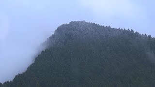 金剛山うっすら雪化粧 大阪・奈良の境