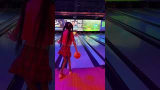 EUGENIA COONEY TRYING BOWLING #eugeniacooney #bowling #sports