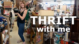 DIGGING On the Bottom Shelf | Thrift with Me for Ebay | REselling