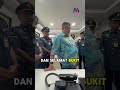 AB RAUF BERKOMUNIKASI DENGAN ANGGOTA BOMBA DI MELAKA