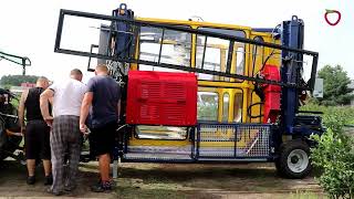 Mechaniczny zbiór borówki nowym kombajnem z firmy Jagoda JPS   Blueberry Harvester JAGODA 300