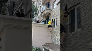 The Beautiful Girl Is A Parkour Expert#shorts #shortsvideo #viral