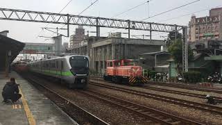 8782次試運轉台鐵最美列車EMU900型十輛一組EMU902區間車，為個人首拍台鐵新型電聯車史上最美區間車EMU900型通勤電聯車，跟510次E408電頭舊式折疊門莒光號