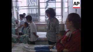 ITALY: POPE JOHN PAUL II VISITS SICK CHILDREN IN HOSPITAL