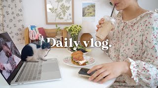 (ENG) 카페 자영업자의 혼자 보내는 자취일상 휴무 vlog 😎피아노도 치고 꽃시장도 가야하고 샌드위치도 먹고..그리고 newww 냥님을 카페에 모시다.🐱