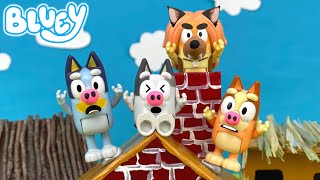 BLUEY - Three Little Pigs Episode 🐷 | Pretend Play with Bluey Toys | Bunya Toy Town