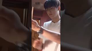 Cha Eunwoo applying lotion to his Body 😳 #chaeunwoo #kpop #astro #rereuniverse