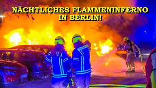 Nächtliches Flammeninferno in Wohnviertel - [7 Autos werden ein Raub der Flammen] - Feuerwehr Berlin