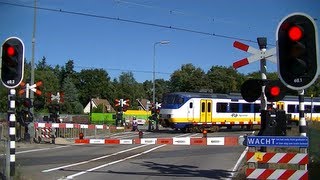 Spoorwegovergang Bilthoven // Dutch railroad crossing