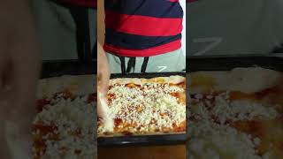 රසම රස පීස එකක් කන්න කැමති කවුද | Tasty pizza 🍕😋#shorts #viral #srilanka