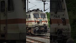 TKD WAP7 _ 22692 Bangalore Rajdhani Express arriving Akola Junction.