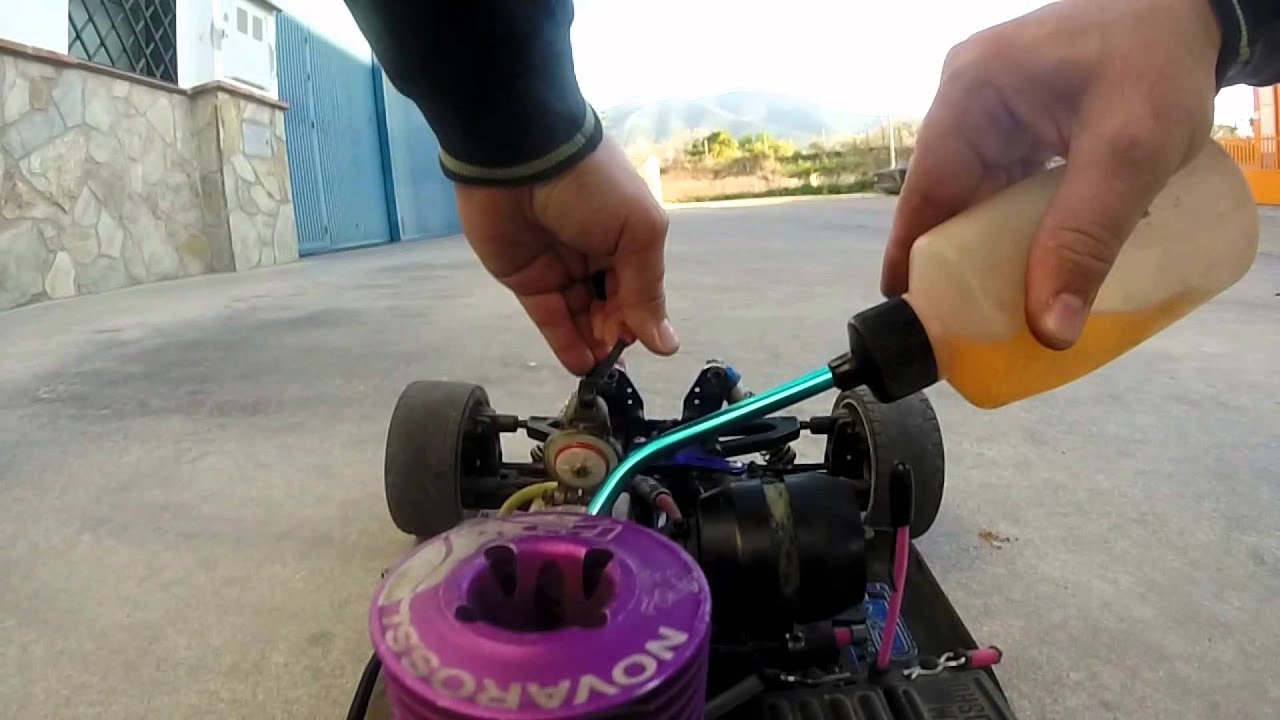 Como Repostar Nitro En Coche RC En Funcionamiento - As Refueling Nitro ...