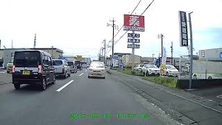 横断歩道は歩行者・自転車(降りて待っている場合のみ)優先です