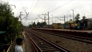 Sealdah Rajdhani speeds past bidhannagar station