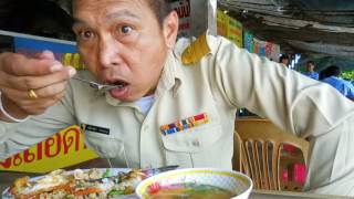 thai fast food fried rice with squid กินข้าวผัดกระเพราปลาหมึกไข่ดาวอาหารตามสั่งอร่อยมาก