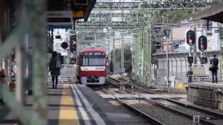 京急2100系ブルースカイトレインモーニングウィング号神奈川新町駅通過