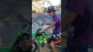 😂 mark hasn’t rode a 2 stroke dirt bike in so long he forgot how to start the bike🤦🏾😱!