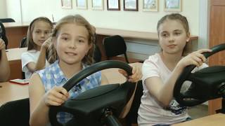 Ребенок учится водить машину. Детская автошкола БЦВВМ на ТВ Барнаул