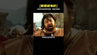 男人徒手穿過高溫鐵管，無視3000度高溫，竟從另一端安全走出