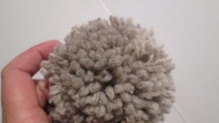 TUTO POMPON APPRENDRE A FAIRE UN POMPON EN LAINE POUR LES BONNETS AU TRICOT FACILE !!!!!!!!!!!!