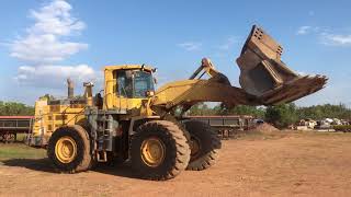 Komatsu WA600-3 Articulated Wheel Loader with Bucket