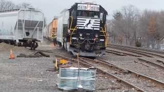 Norfolk Southern HD: EMD GP38-2 5618 Performs Switching Duties at Bound Brook (3/19/14)