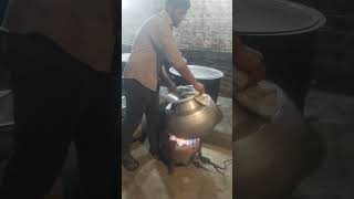 Barat Menu Today: Chicken Korma, Sada Biryani, Gajar Ka Halva \u0026 Kashmiri Chai –Haideri Pakwan Centre