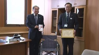 空き缶回収で車いす購入、県社協に寄贈・愛媛新聞