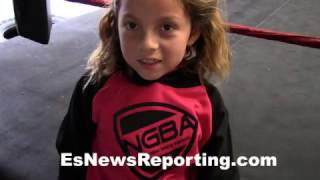 8yo girl Kayla LOVES boxing - EsNews Boxing