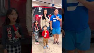 Mom gives her ice cream to baby brother 👩🏻❤️👶🏻