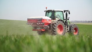 KUHN New AXIS series .2 - Fertiliser Spreaders (In action)